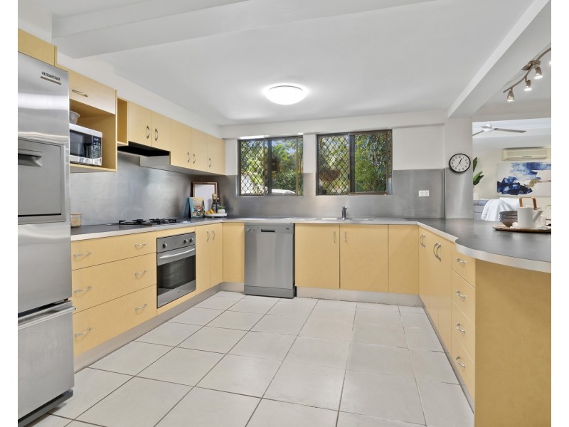 28 Law Street, Cairns North QLD 4870