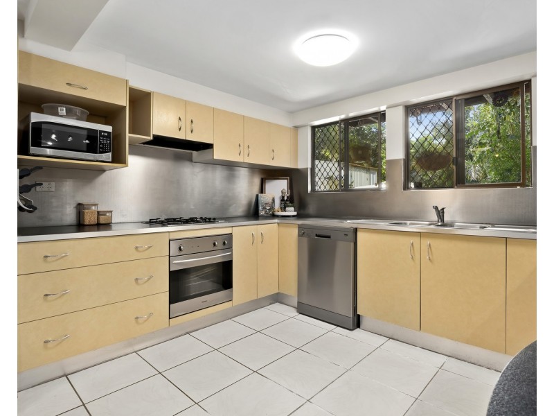 28 Law Street, Cairns North QLD 4870