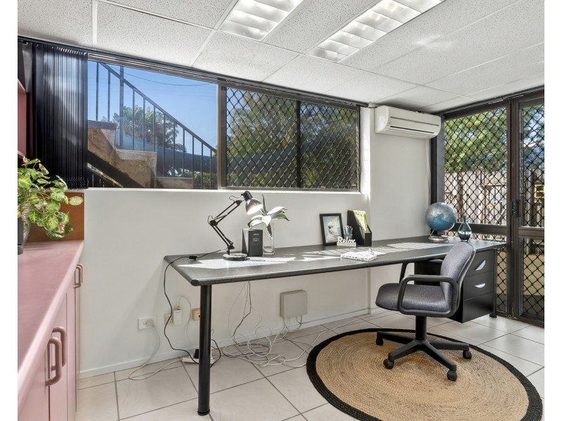 28 Law Street, Cairns North QLD 4870