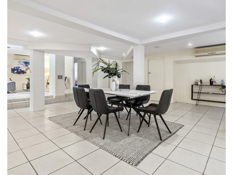 28 Law Street, Cairns North QLD 4870