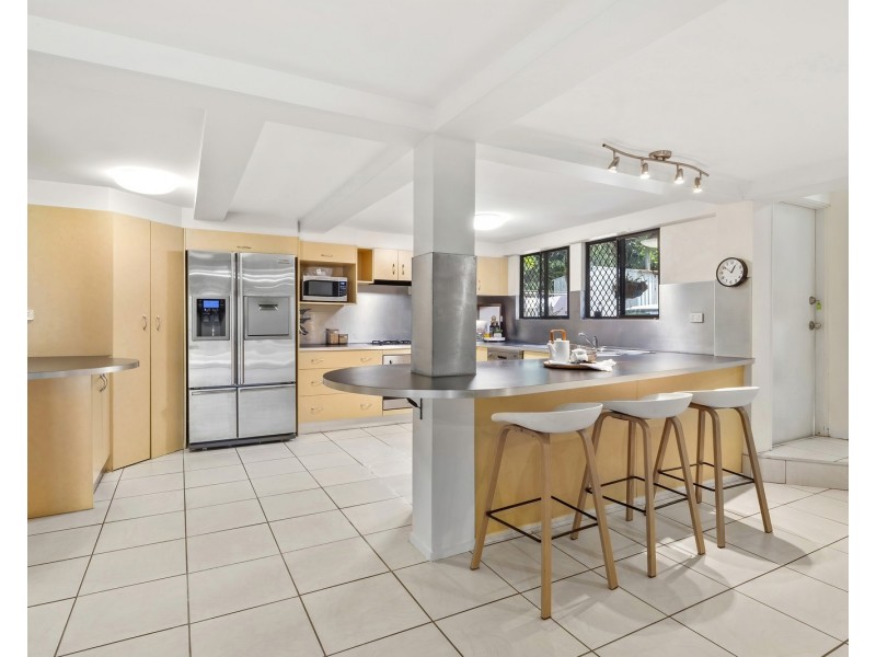 28 Law Street, Cairns North QLD 4870