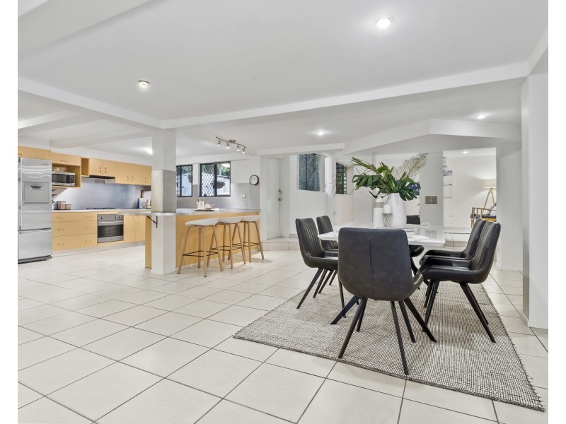 28 Law Street, Cairns North QLD 4870