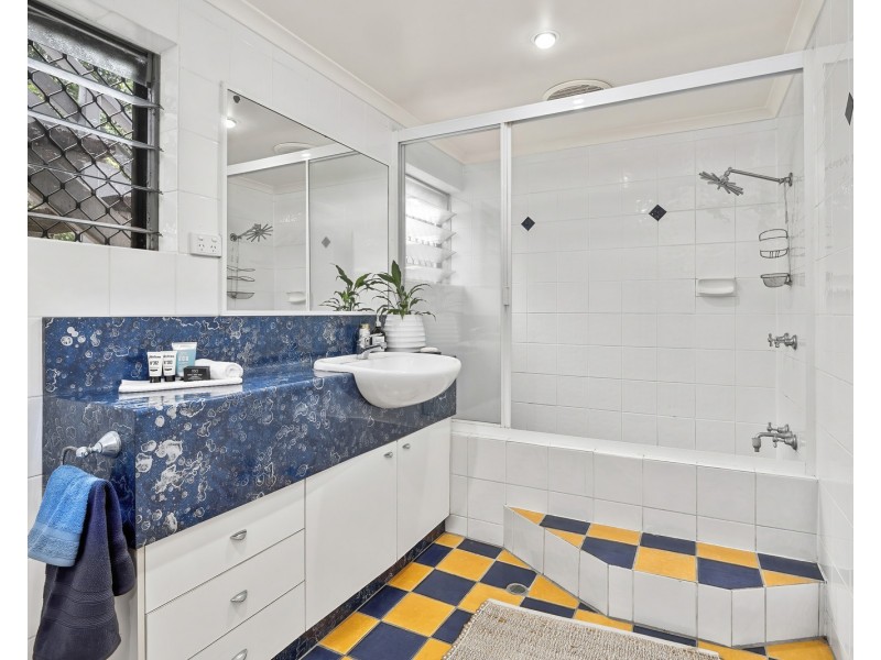 28 Law Street, Cairns North QLD 4870