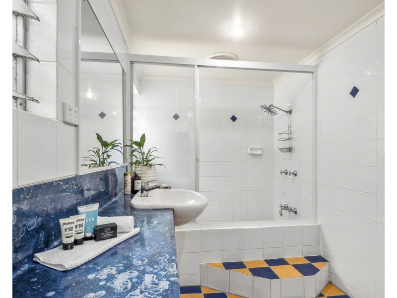 28 Law Street, Cairns North QLD 4870