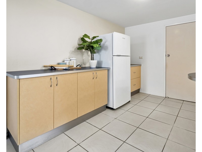 28 Law Street, Cairns North QLD 4870