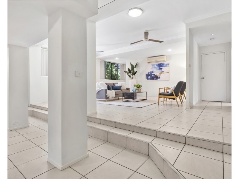 28 Law Street, Cairns North QLD 4870
