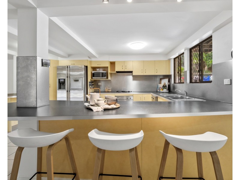 28 Law Street, Cairns North QLD 4870