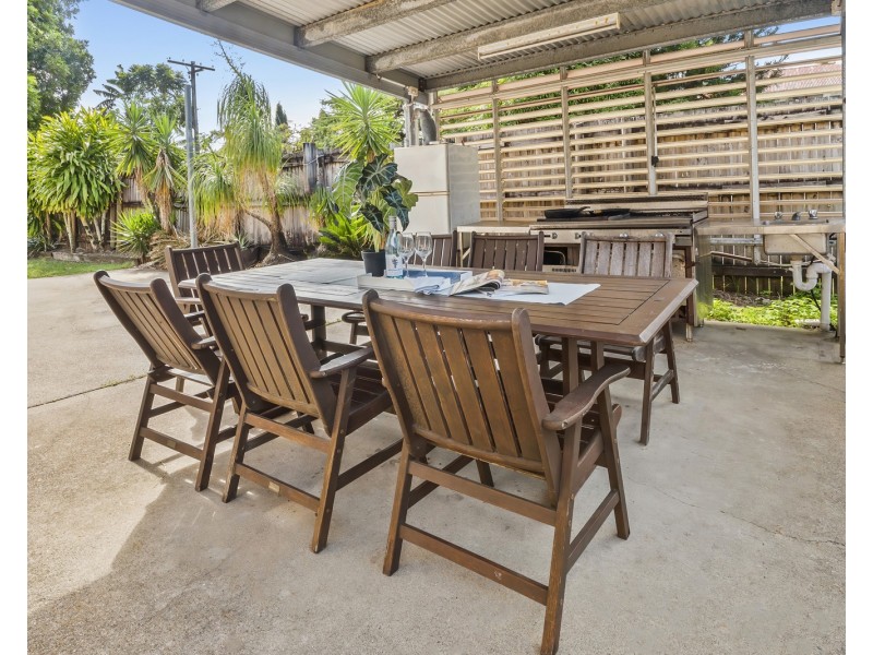 28 Law Street, Cairns North QLD 4870