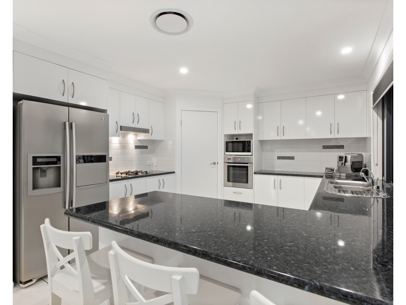 7 Poynter Street, Redland Bay QLD 4165