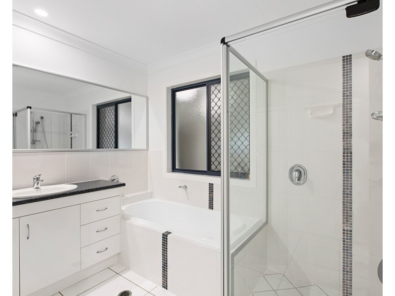 7 Poynter Street, Redland Bay QLD 4165