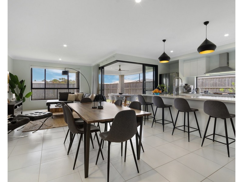 25 Walter Drive, Thornlands QLD 4164