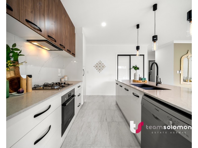 27 Lawn Terrace, Capalaba QLD 4157