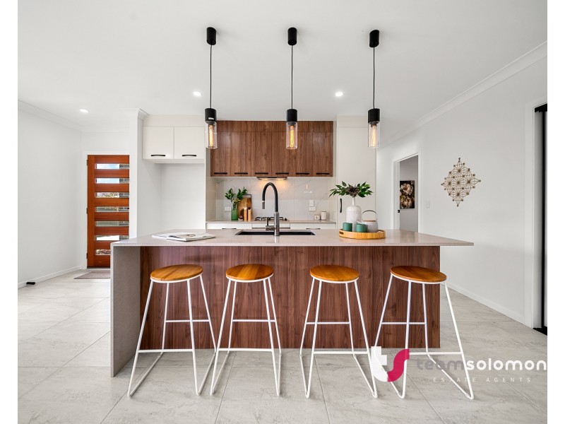 27 Lawn Terrace, Capalaba QLD 4157