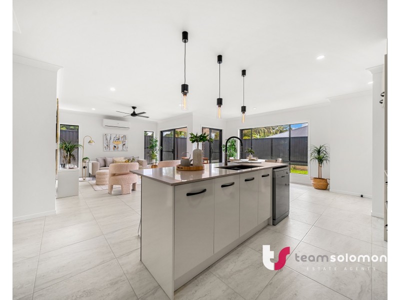 27 Lawn Terrace, Capalaba QLD 4157