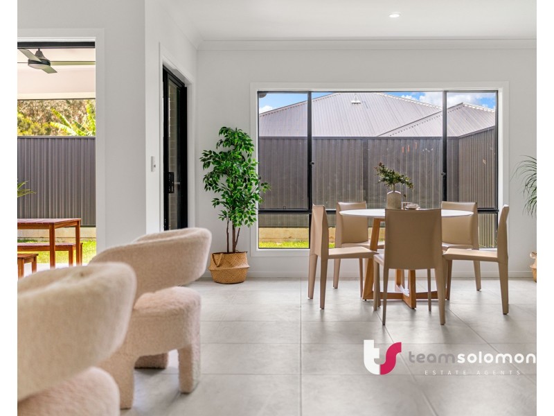 27 Lawn Terrace, Capalaba QLD 4157