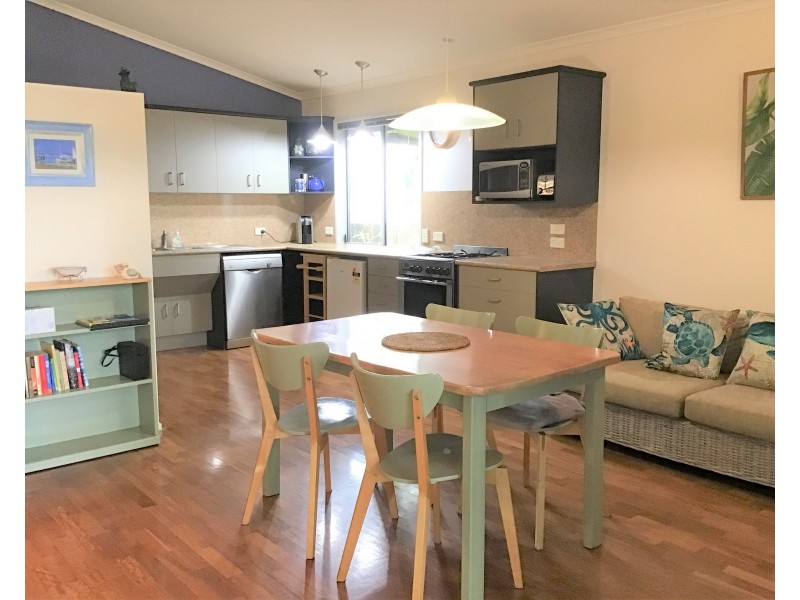 21 Carefree Street, Coochiemudlo Island QLD 4184
