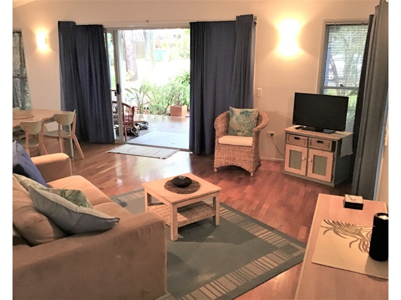 21 Carefree Street, Coochiemudlo Island QLD 4184