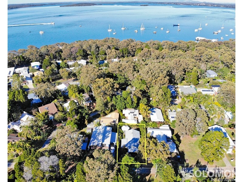 21 Carefree Street, Coochiemudlo Island QLD 4184