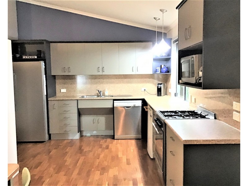 21 Carefree Street, Coochiemudlo Island QLD 4184