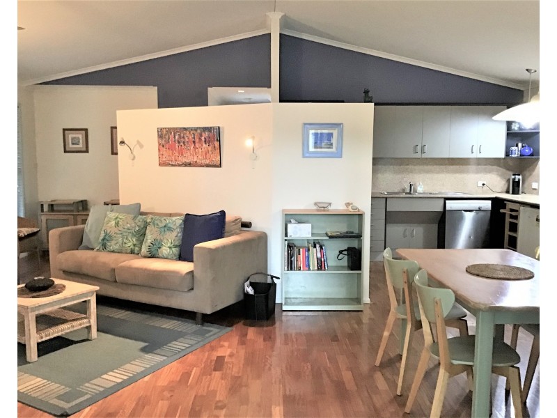 21 Carefree Street, Coochiemudlo Island QLD 4184