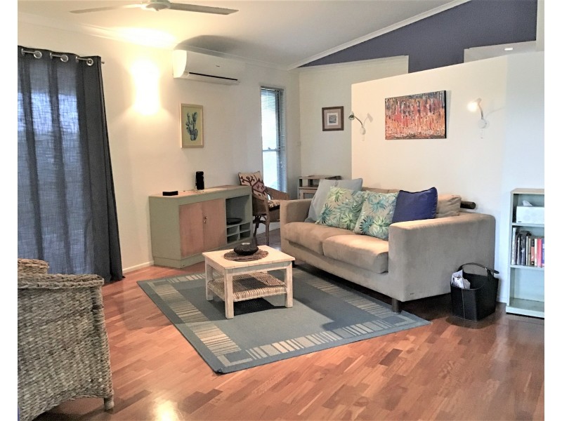 21 Carefree Street, Coochiemudlo Island QLD 4184