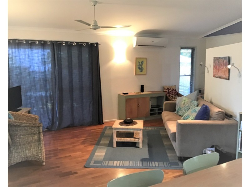 21 Carefree Street, Coochiemudlo Island QLD 4184