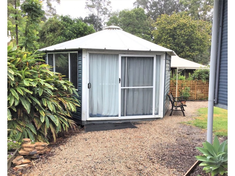 21 Carefree Street, Coochiemudlo Island QLD 4184