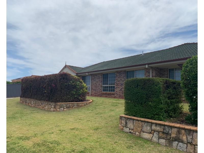 8 Courtney Place, Redland Bay QLD 4165