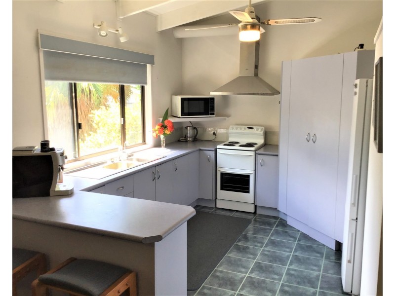 16 James Street, Coochiemudlo Island QLD 4184