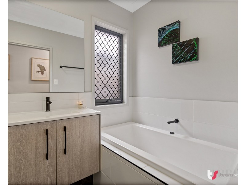 172 Falkland Street East, Pallara QLD 4110