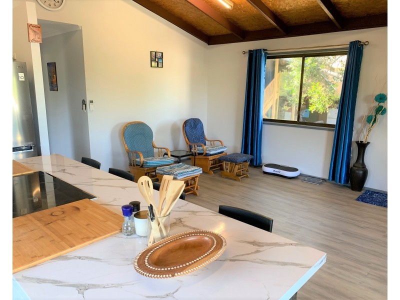 9 Dawn Street, Coochiemudlo Island QLD 4184