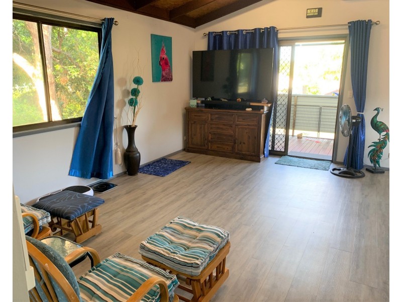 9 Dawn Street, Coochiemudlo Island QLD 4184