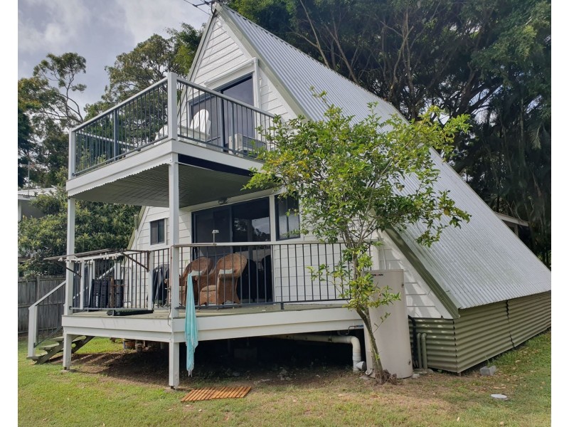 16 Ooyan Street, Coochiemudlo Island QLD 4184