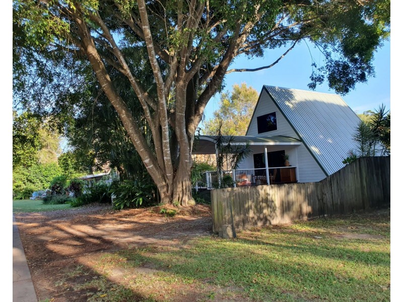 16 Ooyan Street, Coochiemudlo Island QLD 4184