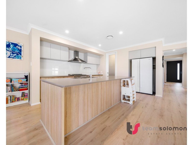 21 Shoreline Avenue, Redland Bay QLD 4165