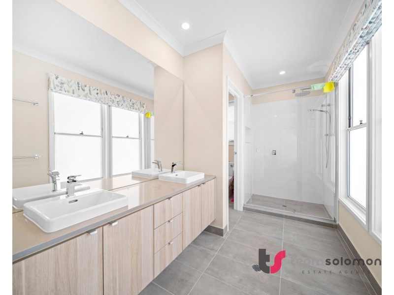 21 Shoreline Avenue, Redland Bay QLD 4165