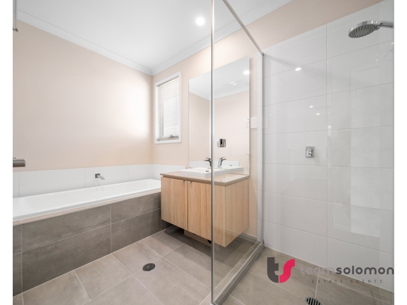 21 Shoreline Avenue, Redland Bay QLD 4165