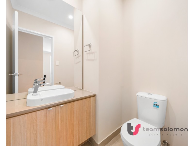 21 Shoreline Avenue, Redland Bay QLD 4165