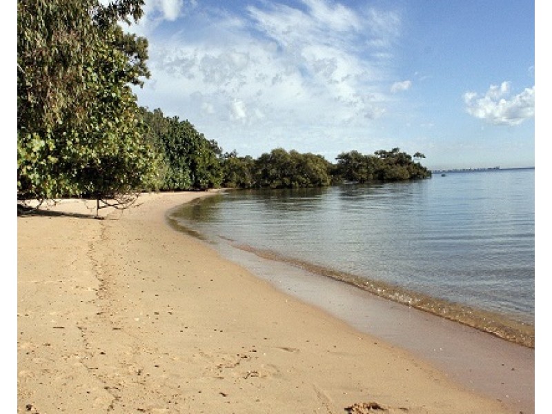18-20 Mooroondu Street, Coochiemudlo Island QLD 4184