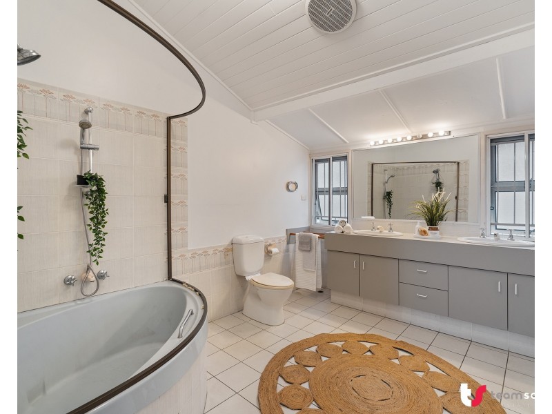 68 Chatsworth Road, Greenslopes QLD 4120