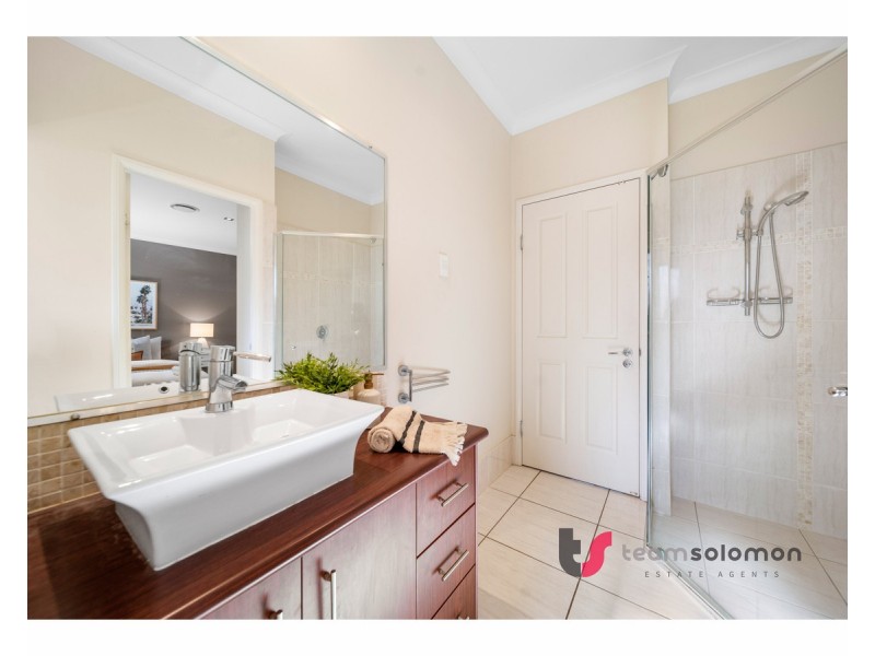 8 Yorston Place, Ormiston QLD 4160