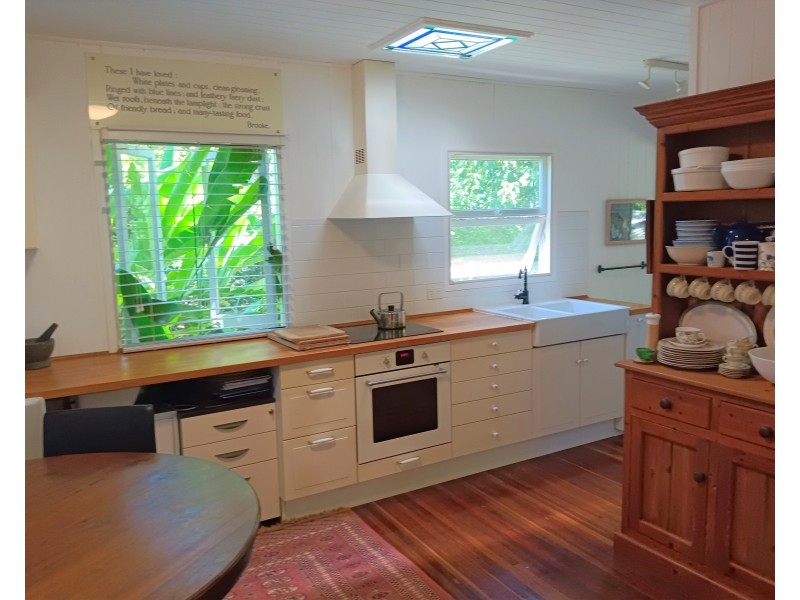 11 Welsby Street, Coochiemudlo Island QLD 4184
