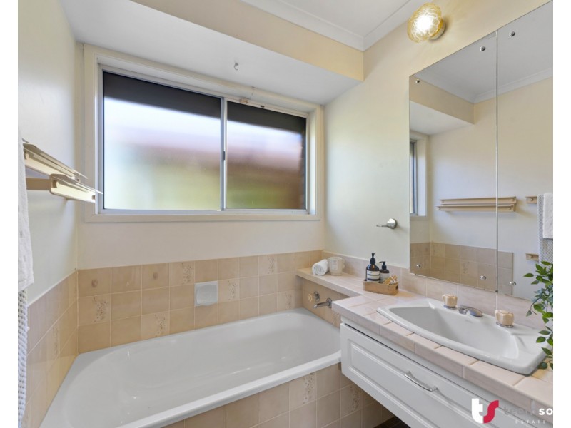 3 Lovell Court, Sinnamon Park QLD 4073