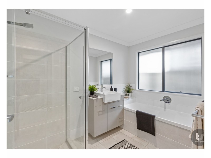 130A Bainbridge Street, Ormiston QLD 4160
