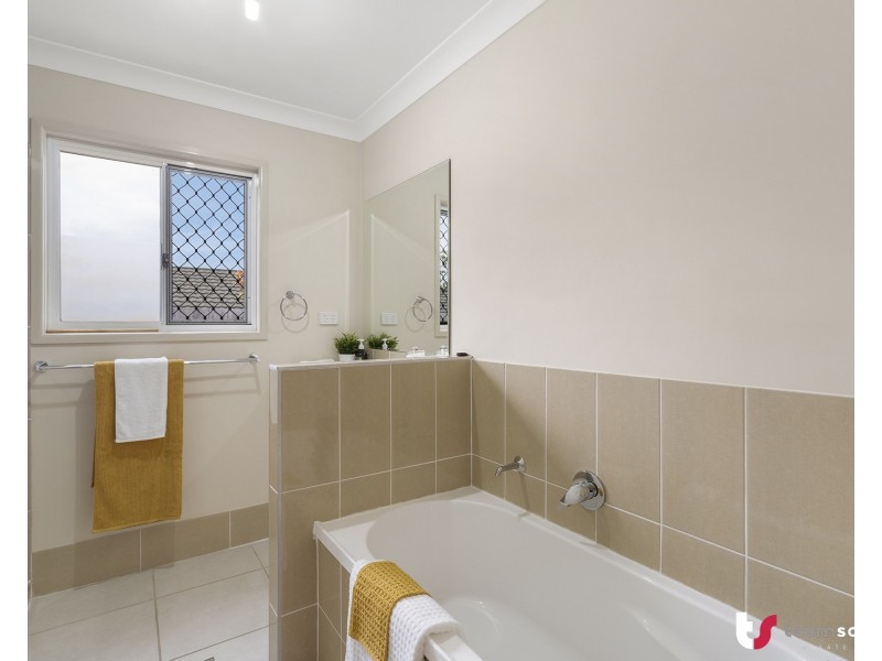 2/38 Harding Boulevard, Mount Warren Park QLD 4207