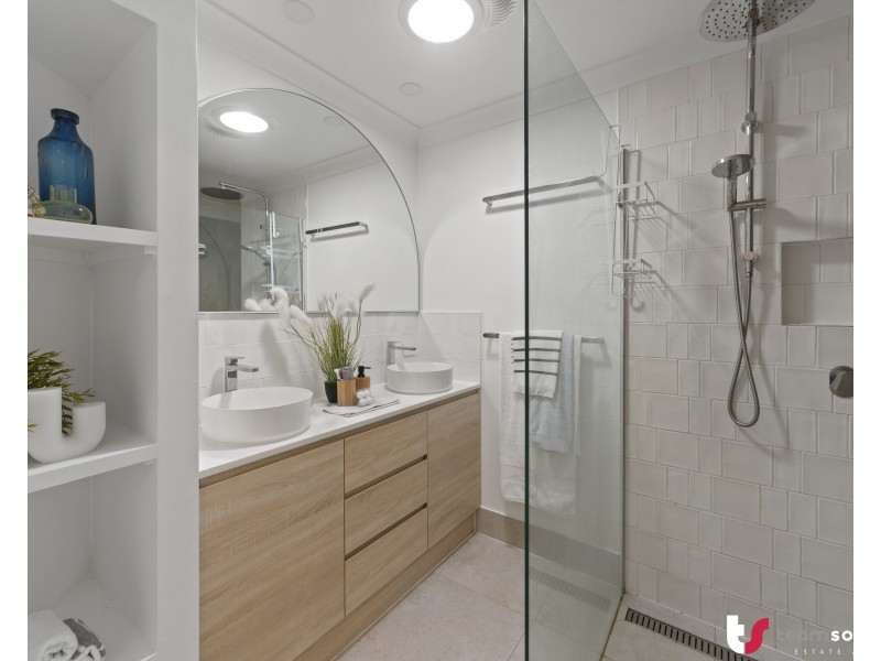 3 Shaw Place, Redland Bay QLD 4165