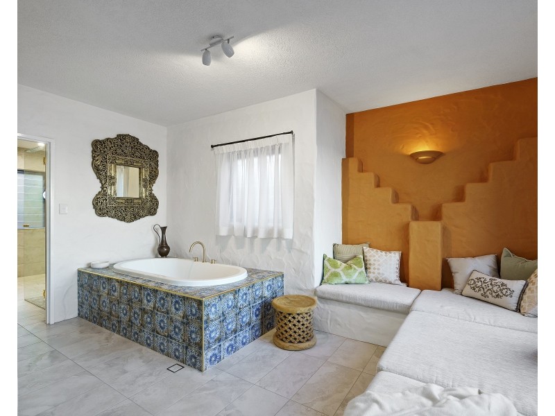 107 Shore Street North, Cleveland QLD 4163