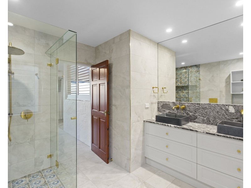 107 Shore Street North, Cleveland QLD 4163