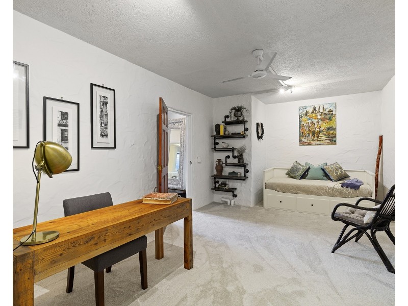 107 Shore Street North, Cleveland QLD 4163