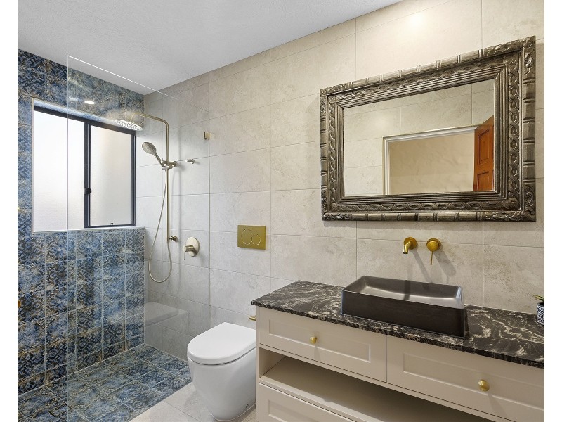 107 Shore Street North, Cleveland QLD 4163